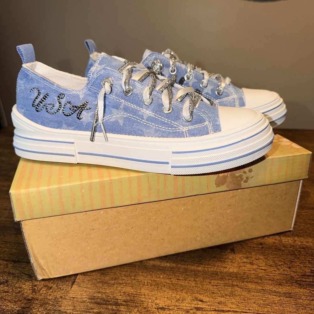 Very G Womens Aman USA Lace Up Canvas Sneaker, Light Denim, Size 9, NWT In Box